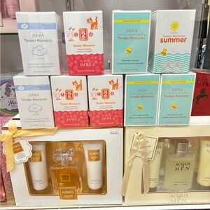 JAFRA Tender Moments Collection - Blue, White, Red, Yellow